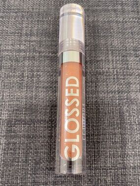 NWT SEPHORA Glossed Hydrating Long Wear Lip Gloss - 120 FLY - Peachy Nude